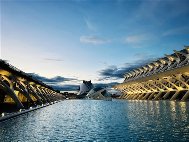 스페인/포르투갈 9일 ＜파라도르 1박+전일정 4성/국적기 바르셀로나 직항/가우디투어＞